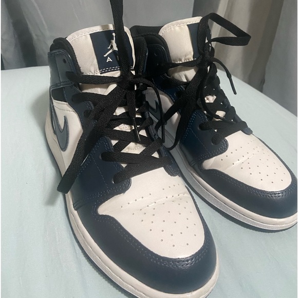 Jordan Shoes - Rarely worn Navy Blue Jordan 1 original. Originally $120 Size 7 Woman’s